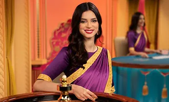 Vận động viên bóng chuyền đang đập bóng trên sân